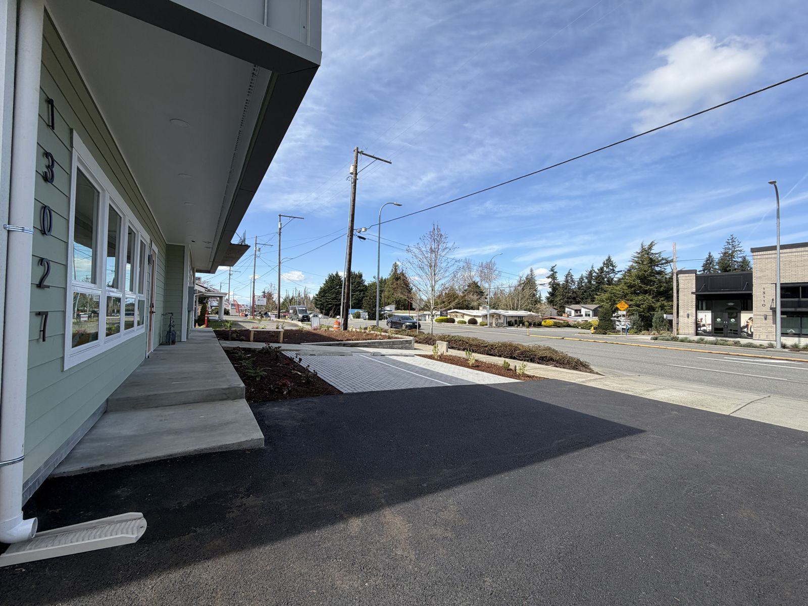 Front parking and street view on NE 85th St