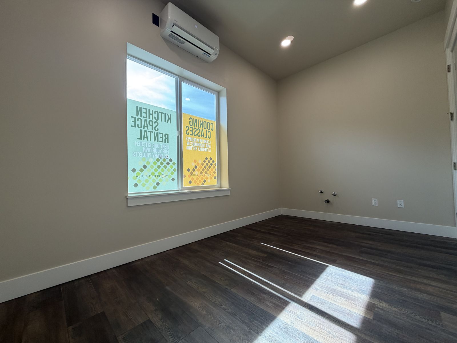 Private suite with window and individual climate control